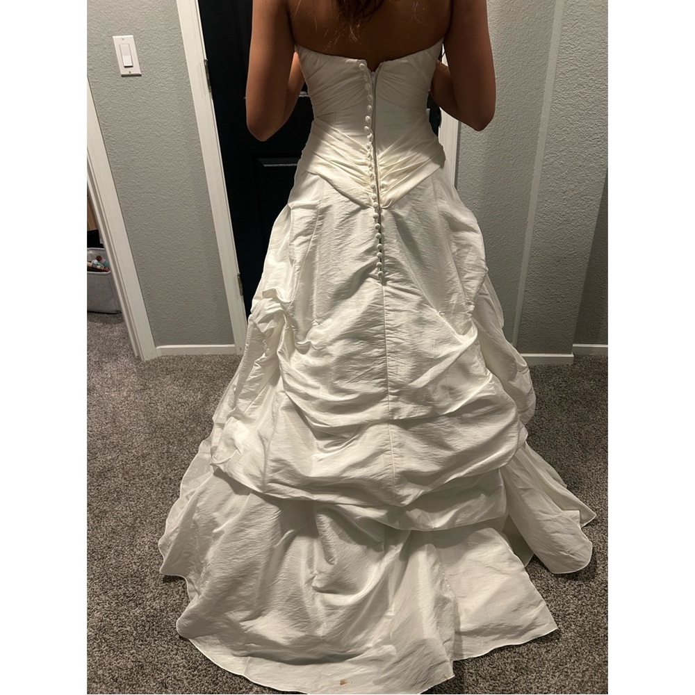 Mori Lee used wedding dress /Size 6 - Picture 9 of 9